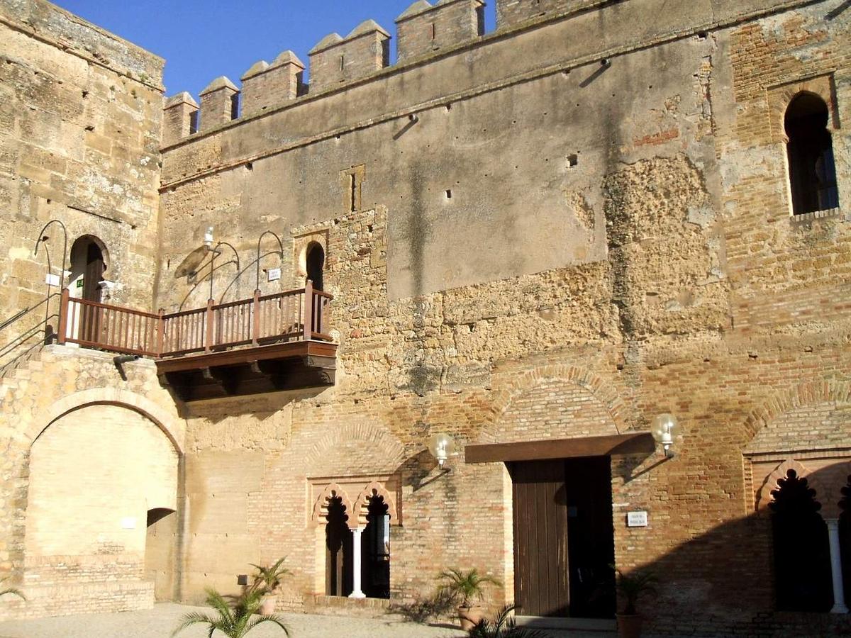 Carmona puerta de Sevilla alcázar